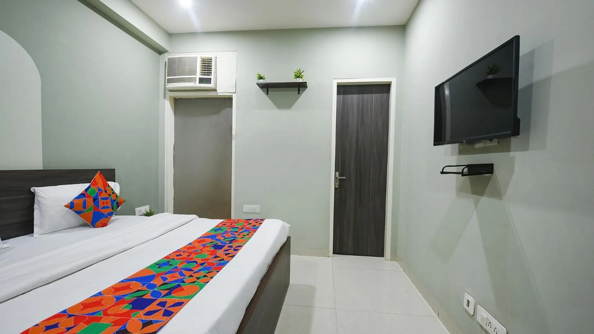 Hotel Fabhotel Alpha Gurgaon